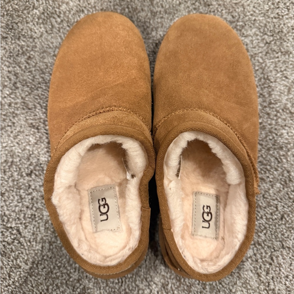 NWOT Women’s Ugg Classic Slipper - Cognac - Size 9